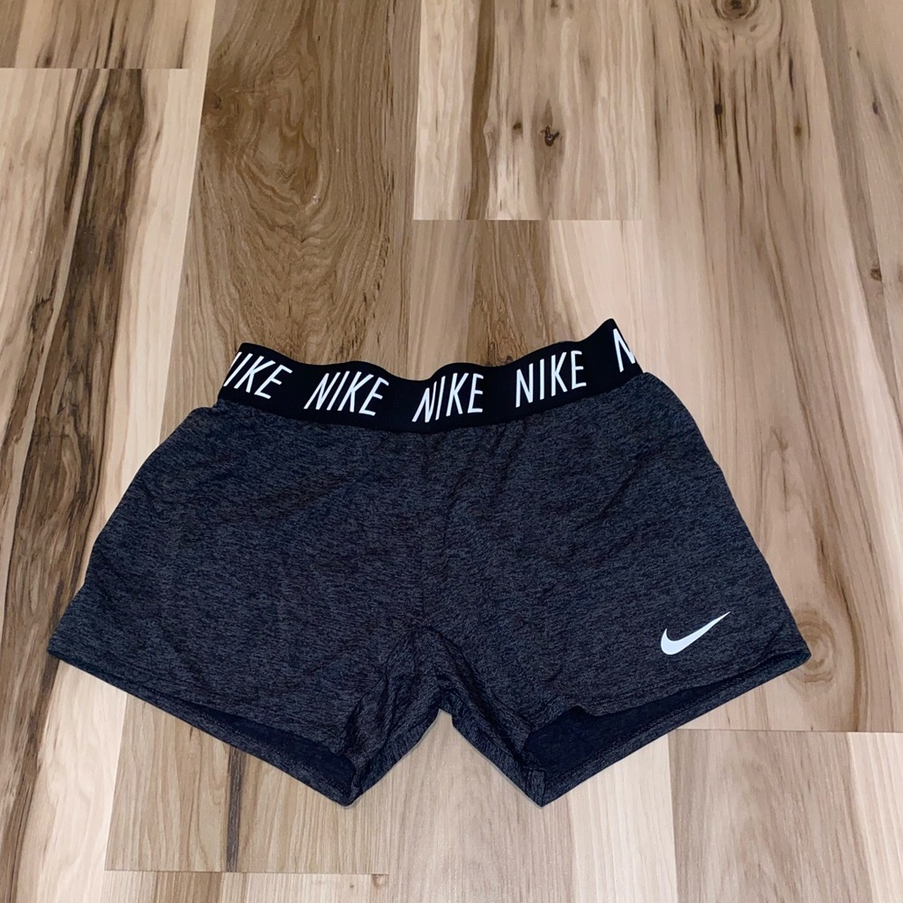 Kids Nike Dry Fit black and grey pattern